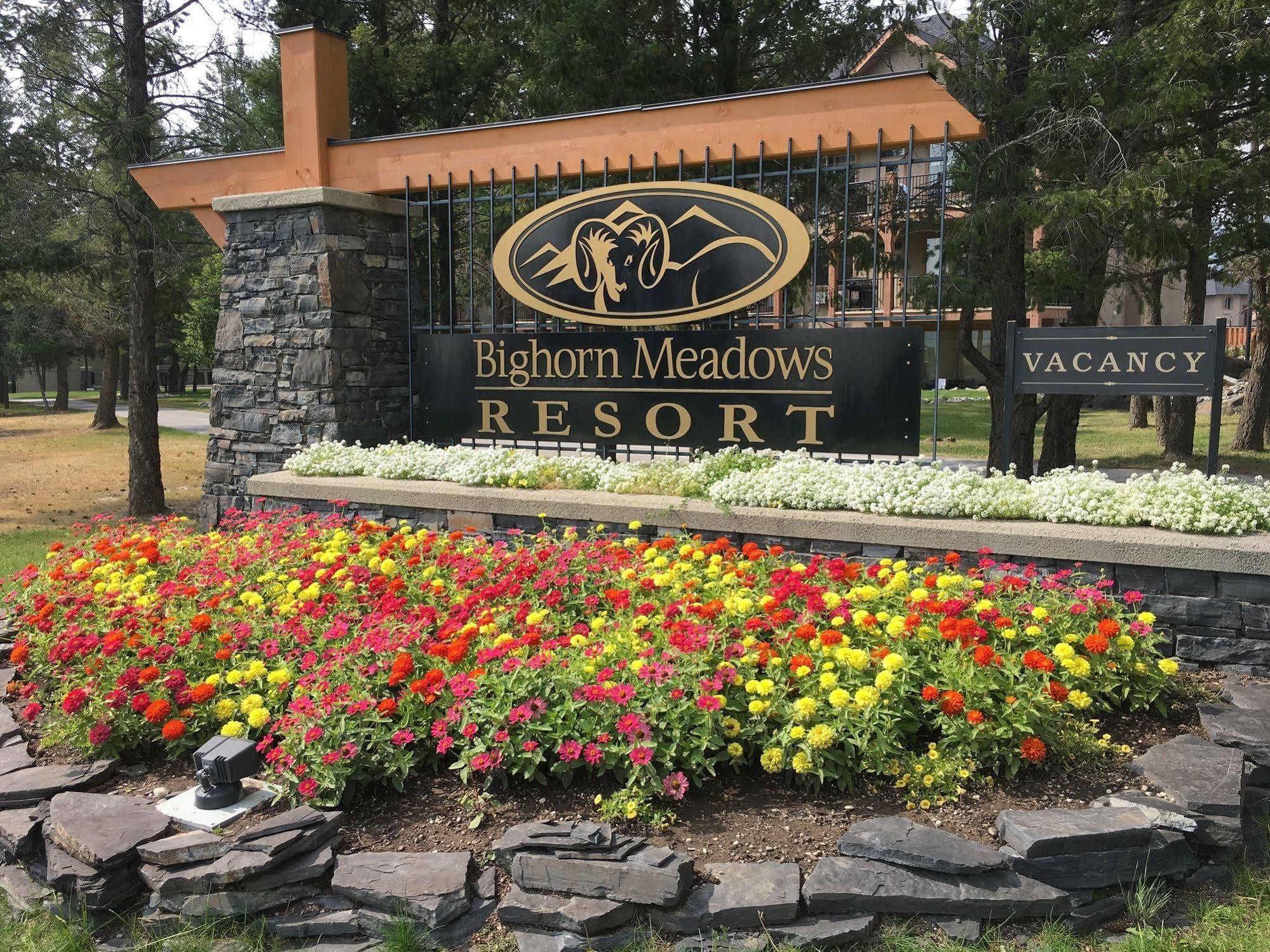 Bighorn Meadows Resort Radium Hot Springs Exteriör bild