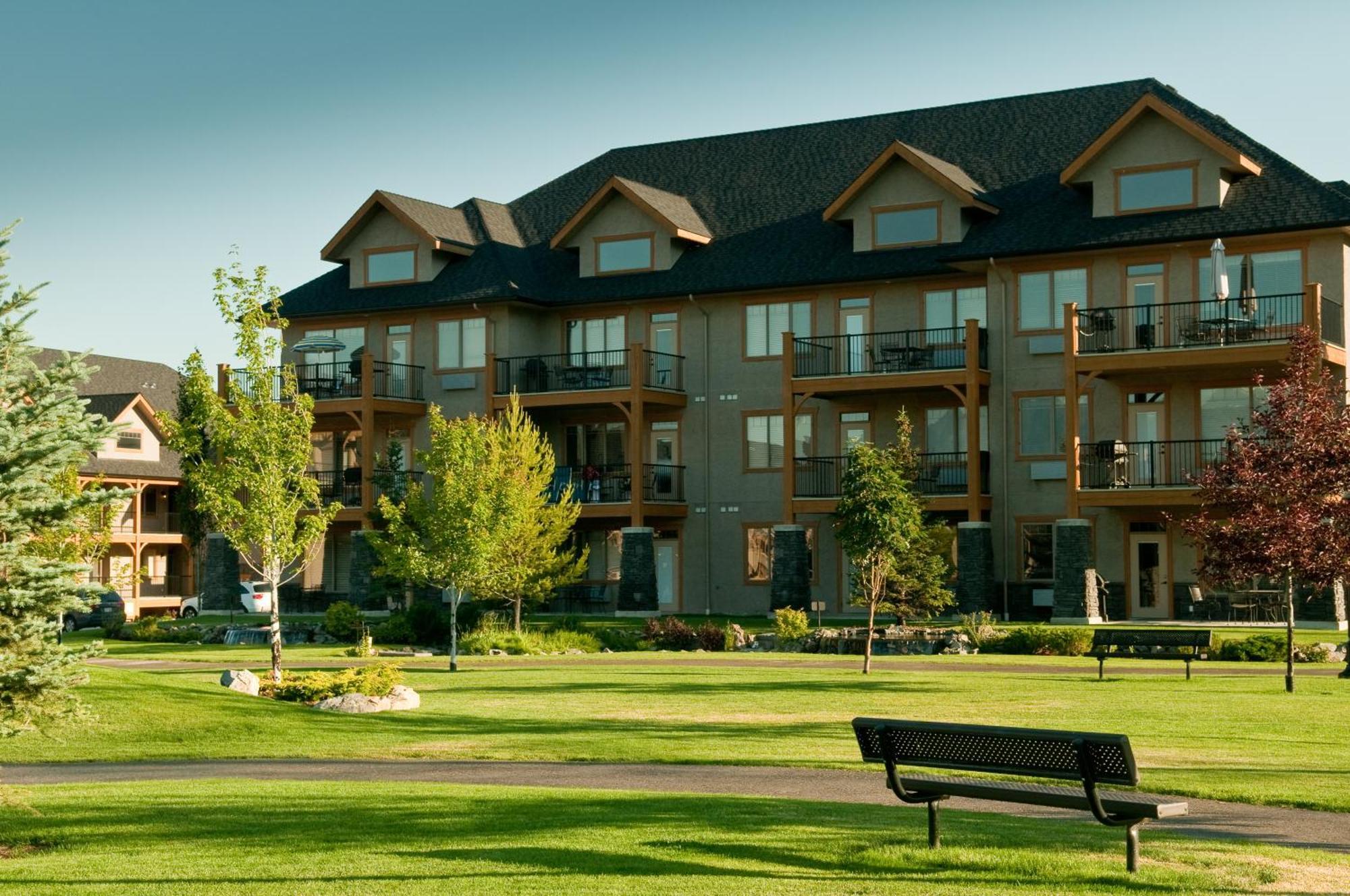 Bighorn Meadows Resort Radium Hot Springs Exteriör bild